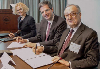 Signing the binational agreement between NIDA and Institut National de la Santé et de la Recherche Médicale